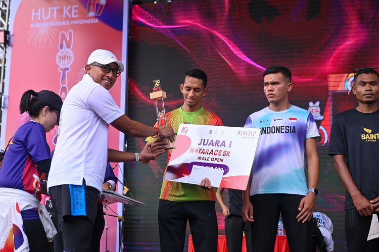 Race photo from NOTARACE 2025