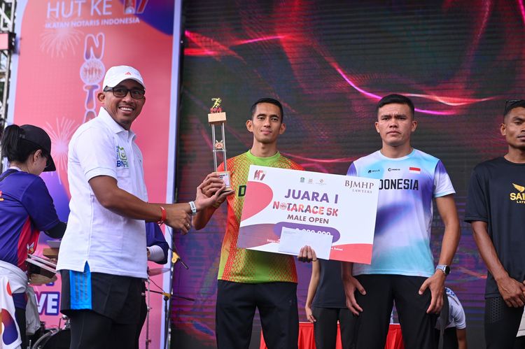 Race photo from NOTARACE 2025