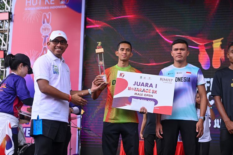 Race photo from NOTARACE 2025