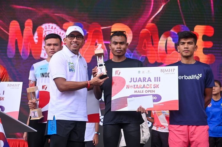 Race photo from NOTARACE 2025