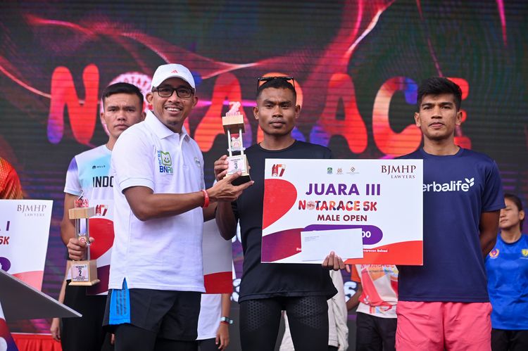 Race photo from NOTARACE 2025