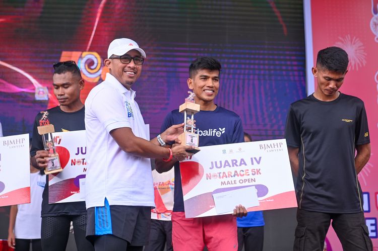 Race photo from NOTARACE 2025