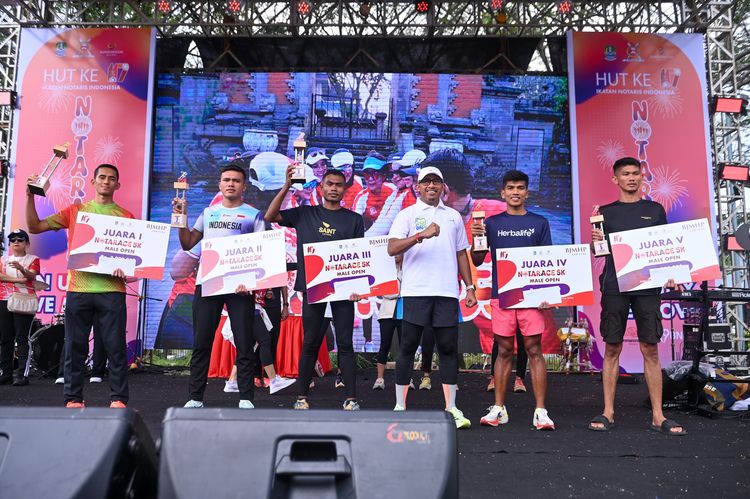 Race photo from NOTARACE 2025