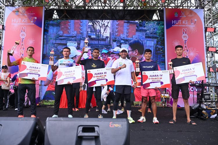 Race photo from NOTARACE 2025