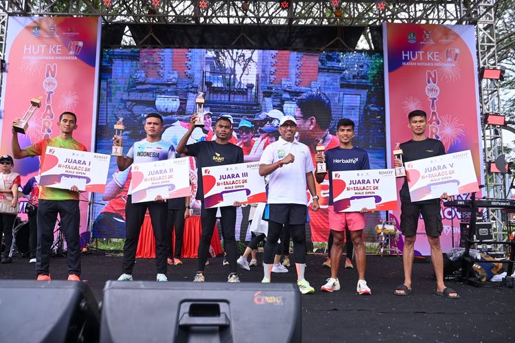 Race photo from NOTARACE 2025