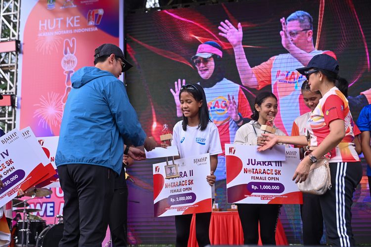 Race photo from NOTARACE 2025