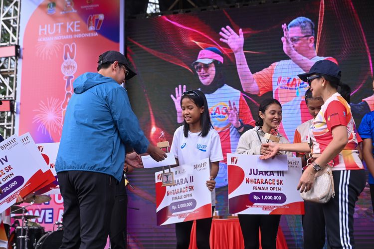 Race photo from NOTARACE 2025