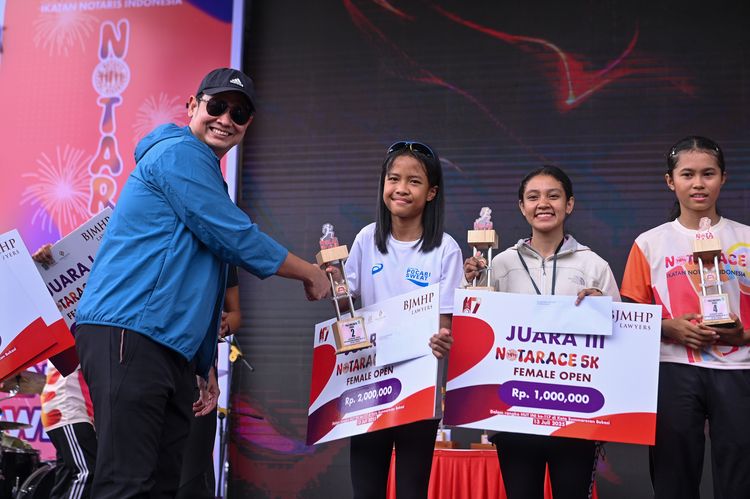 Race photo from NOTARACE 2025