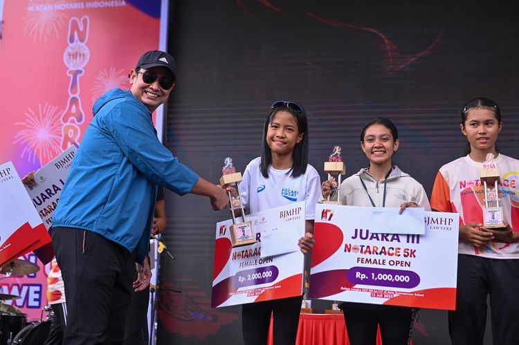 Race photo from NOTARACE 2025