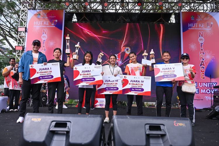 Race photo from NOTARACE 2025