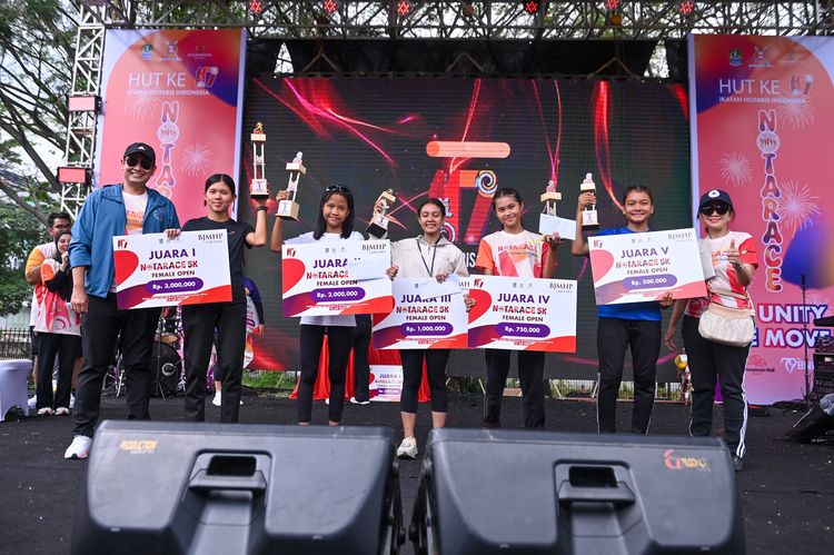 Race photo from NOTARACE 2025