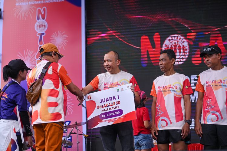 Race photo from NOTARACE 2025
