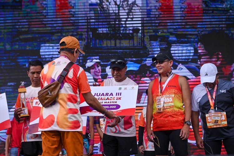 Race photo from NOTARACE 2025