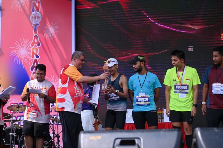 Race photo from NOTARACE 2025