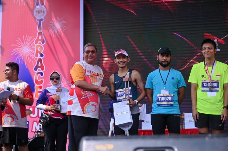 Race photo from NOTARACE 2025