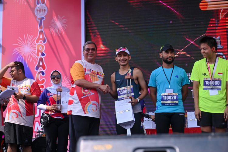 Race photo from NOTARACE 2025