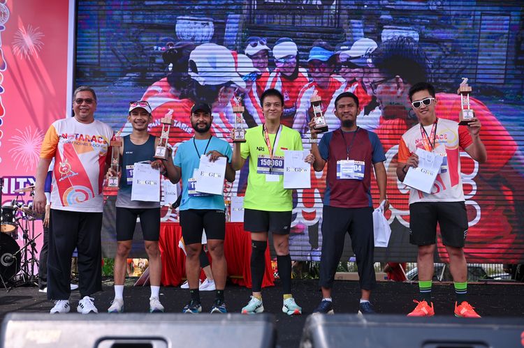 Race photo from NOTARACE 2025