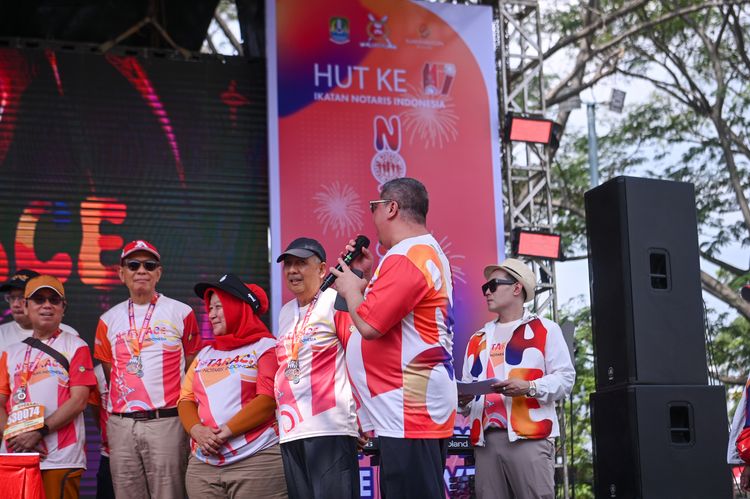 Race photo from NOTARACE 2025