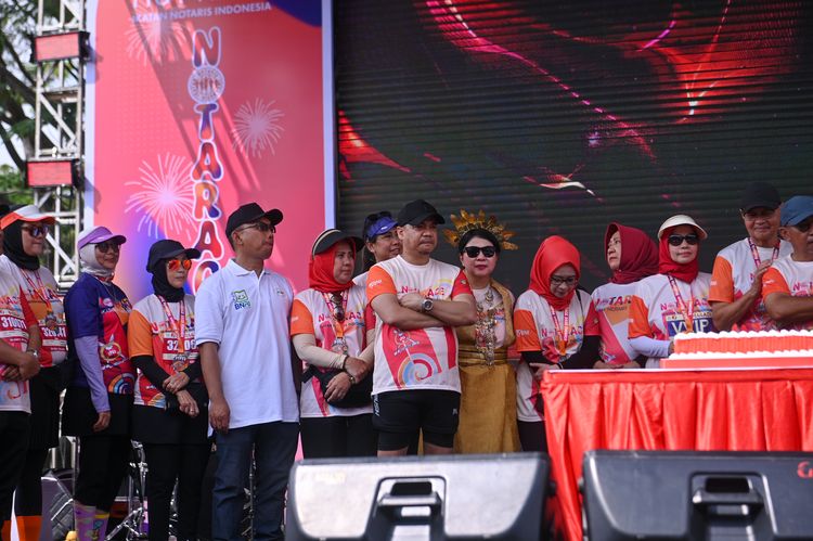 Race photo from NOTARACE 2025