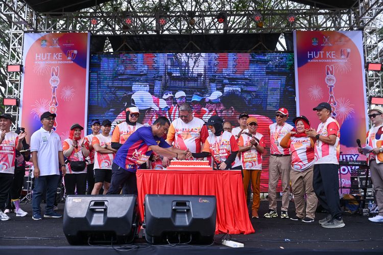 Race photo from NOTARACE 2025