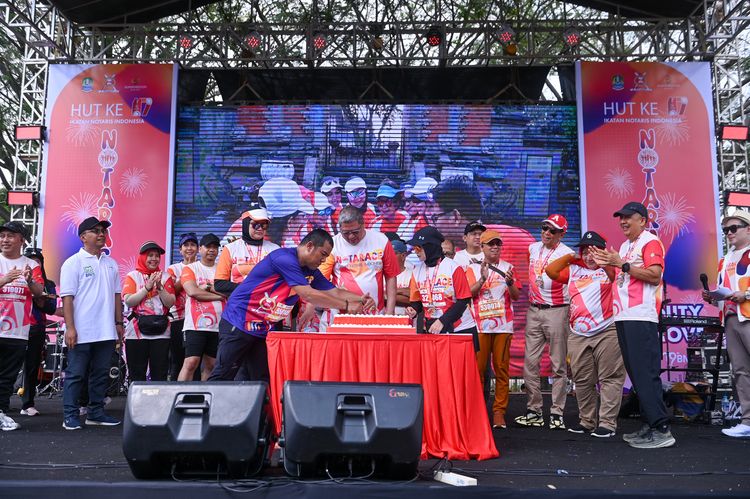 Race photo from NOTARACE 2025