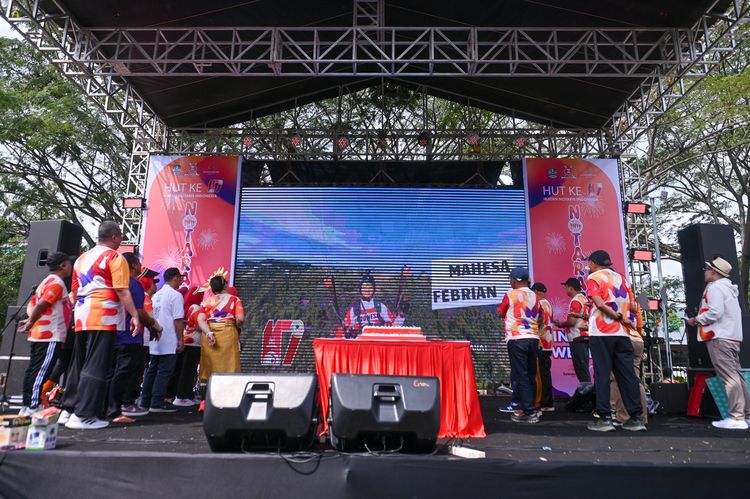 Race photo from NOTARACE 2025