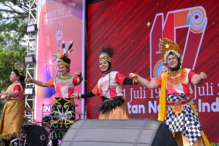 Race photo from NOTARACE 2025