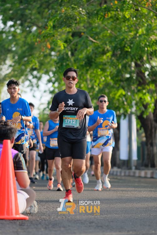 Race photo from Isoplus Run 2024 Surabaya