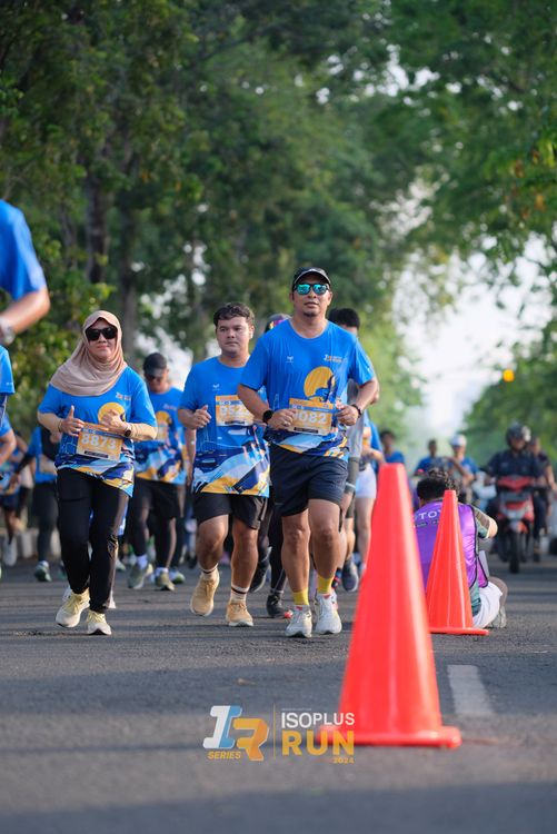 Race photo from Isoplus Run 2024 Surabaya