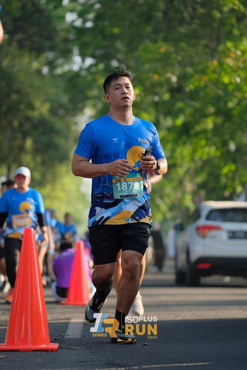 Race photo from Isoplus Run 2024 Surabaya