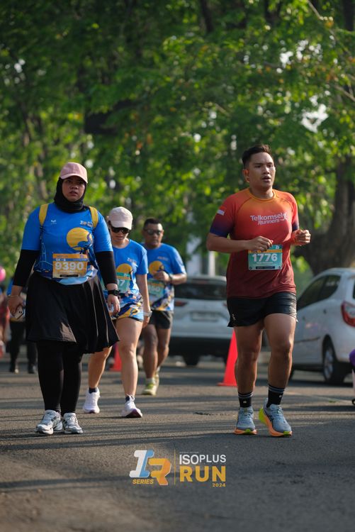 Race photo from Isoplus Run 2024 Surabaya