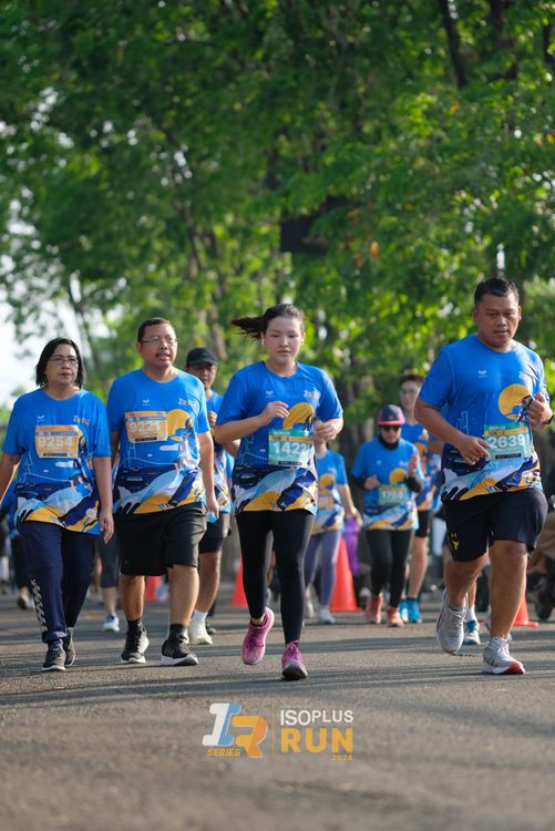 Race photo from Isoplus Run 2024 Surabaya