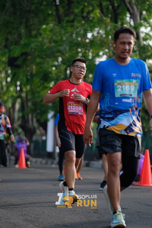 Race photo from Isoplus Run 2024 Surabaya