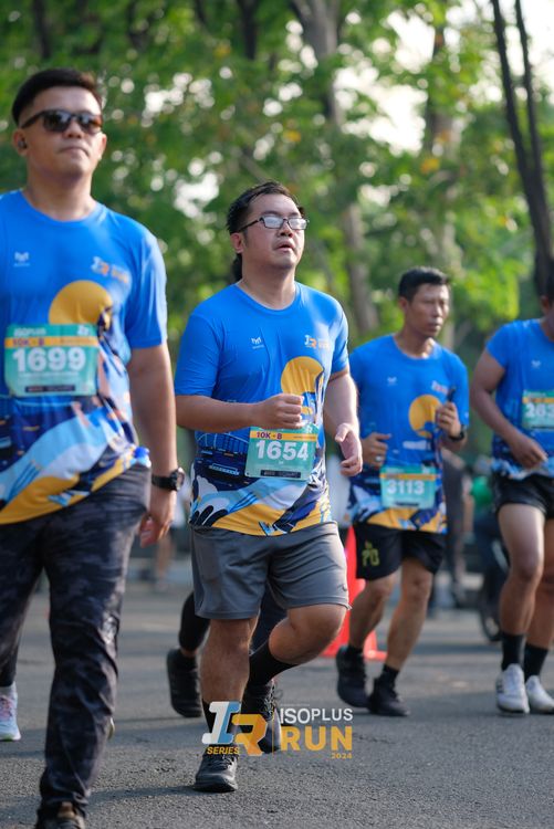 Race photo from Isoplus Run 2024 Surabaya