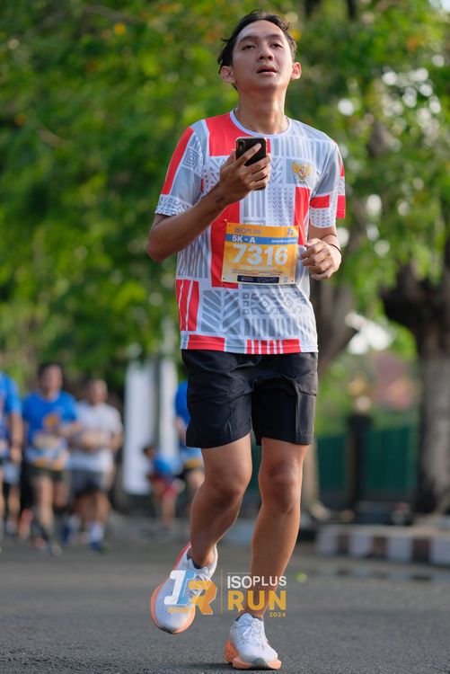 Race photo from Isoplus Run 2024 Surabaya