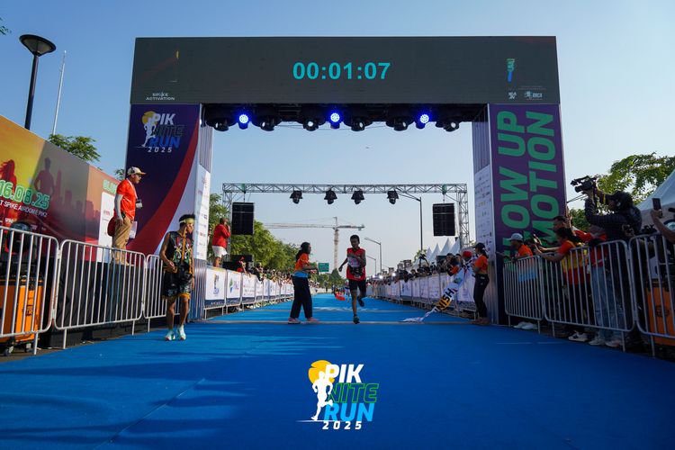 Race photo from PIK NITE RUN 2025
