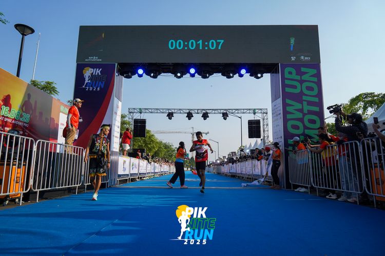 Race photo from PIK NITE RUN 2025