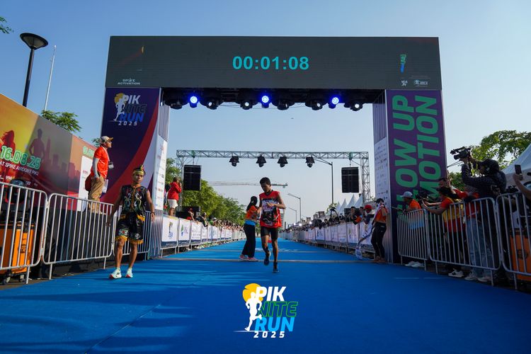 Race photo from PIK NITE RUN 2025