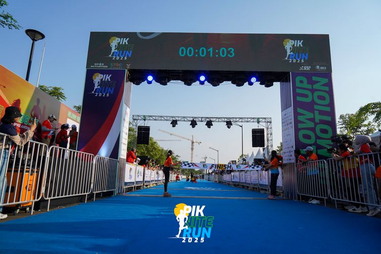 Race photo from PIK NITE RUN 2025