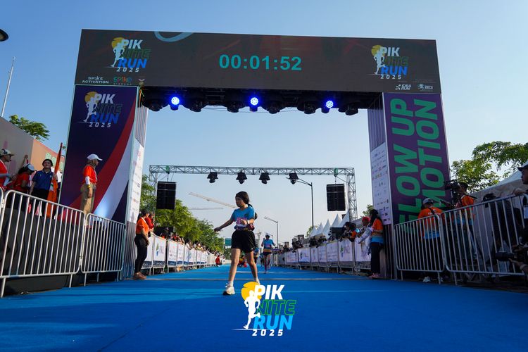 Race photo from PIK NITE RUN 2025