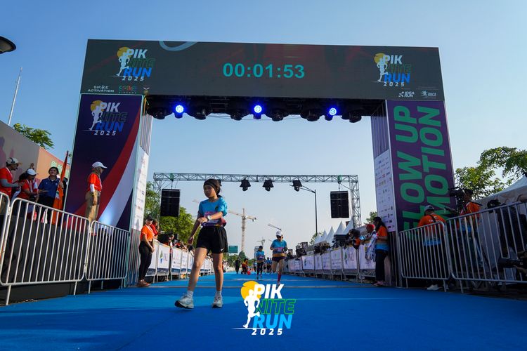 Race photo from PIK NITE RUN 2025