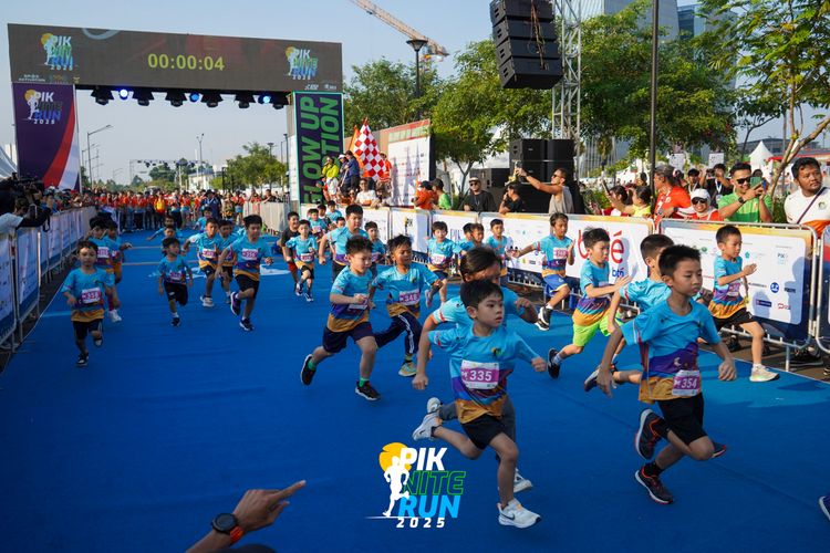 Race photo from PIK NITE RUN 2025