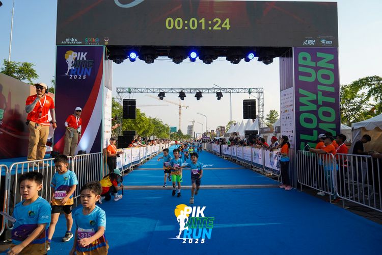 Race photo from PIK NITE RUN 2025