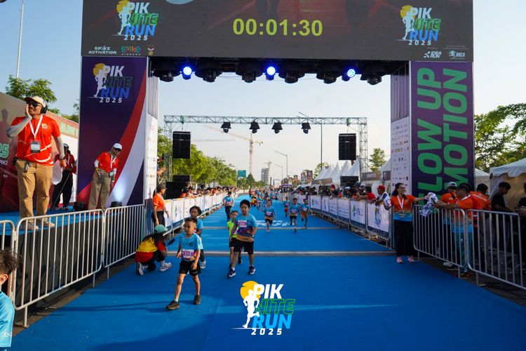 Race photo from PIK NITE RUN 2025