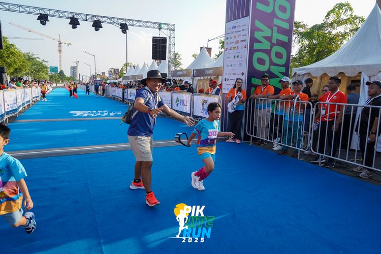 Race photo from PIK NITE RUN 2025
