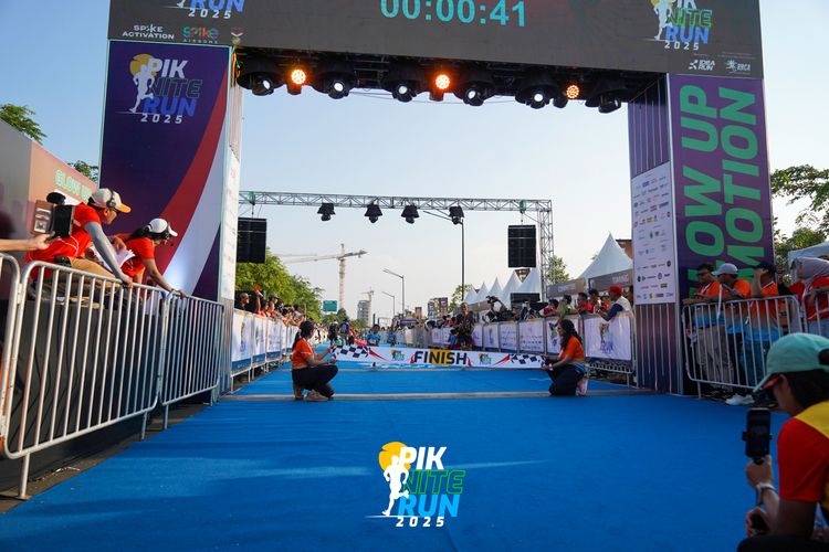 Race photo from PIK NITE RUN 2025