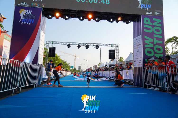Race photo from PIK NITE RUN 2025