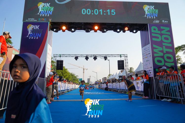 Race photo from PIK NITE RUN 2025