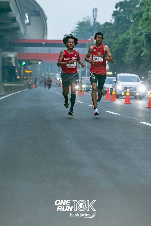 Race photo from ONE RUN 10 K