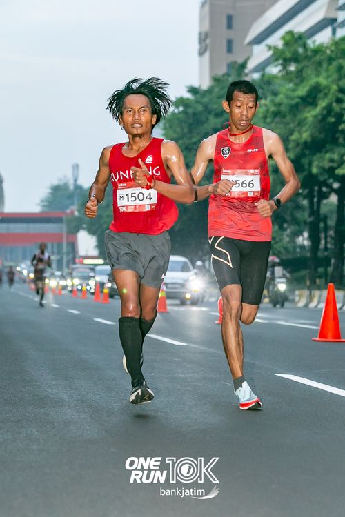 Race photo from ONE RUN 10 K